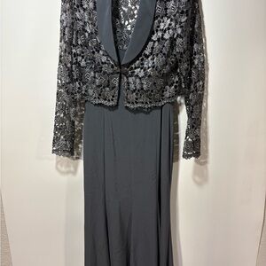 Chic Long Sleeve Lace Dress in Charcoal